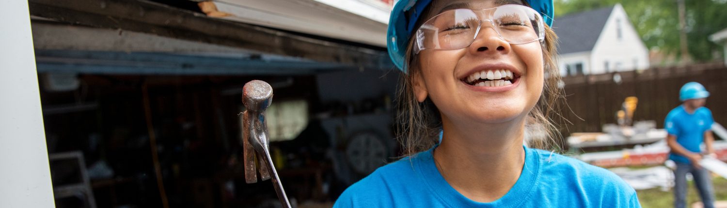 habitat homeowner in wisconsin volunteers